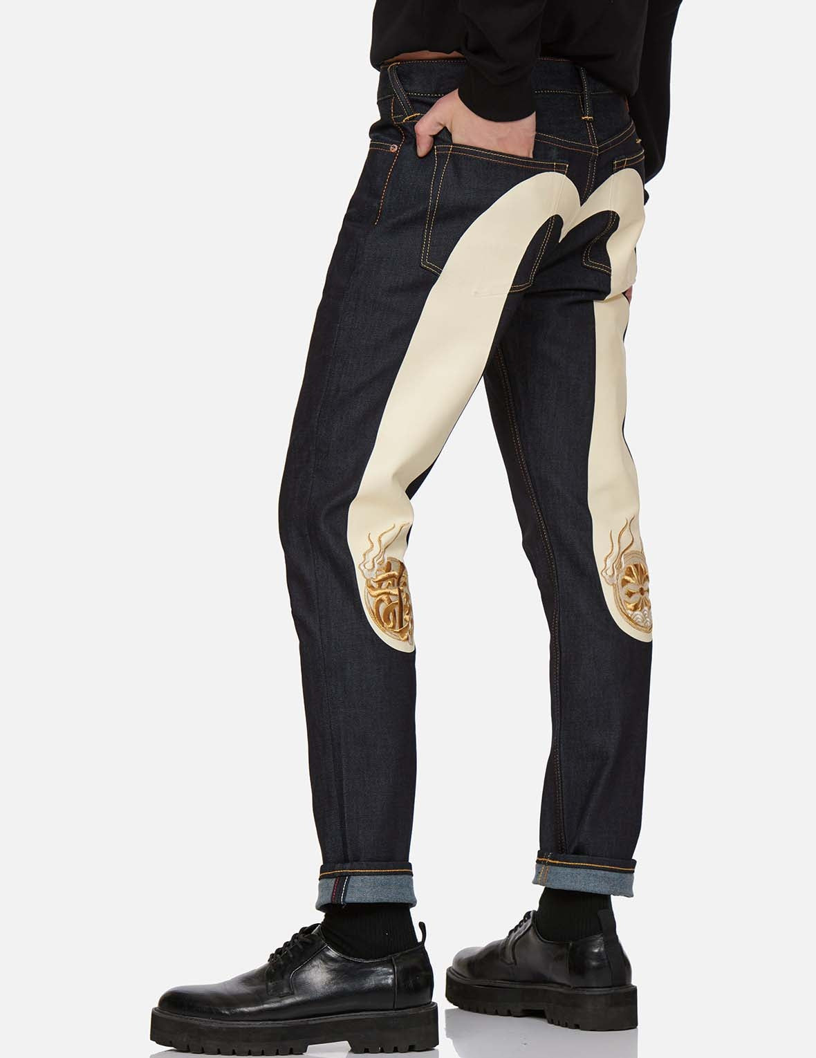 DAICOCK WITH KANJI AND KAMON EMBROIDERY CARROSSE FIT JEANS #2017